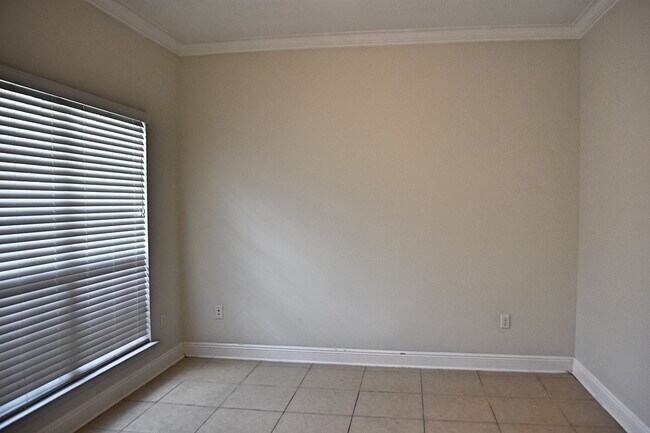 Building Photo - In the Heart of Freeport-LaGrange Landing ...