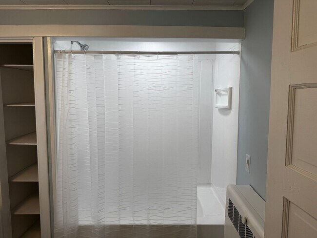 Building Photo - Spacious 3 Bedroom, 1.5 Bath House for Rent in Brewer