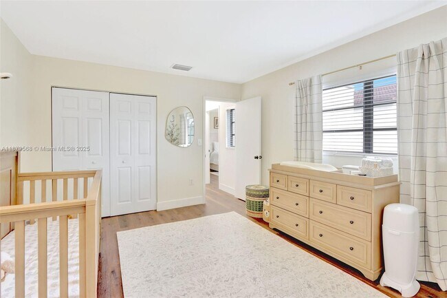 Building Photo - 4724 SW 67th Ave