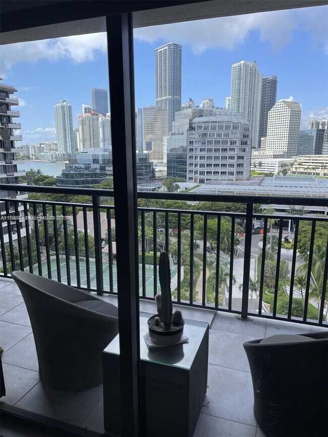 Building Photo - 540 Brickell Key Dr