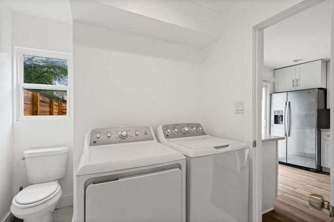 Building Photo - 6401 Chimney Creek Cir