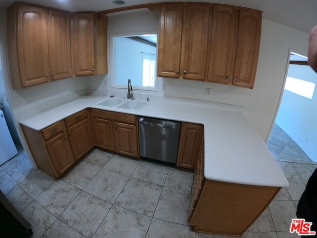 Building Photo - 5421 Hendricksen Dr