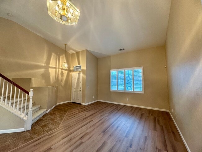 Building Photo - Spacious 3 Bedroom 3 Full Bathrooms Available Now!