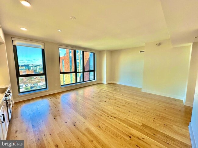 Building Photo - 1211 Van St SE