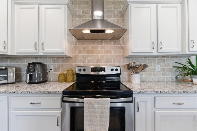 Building Photo - 3805 Flatwater Dr