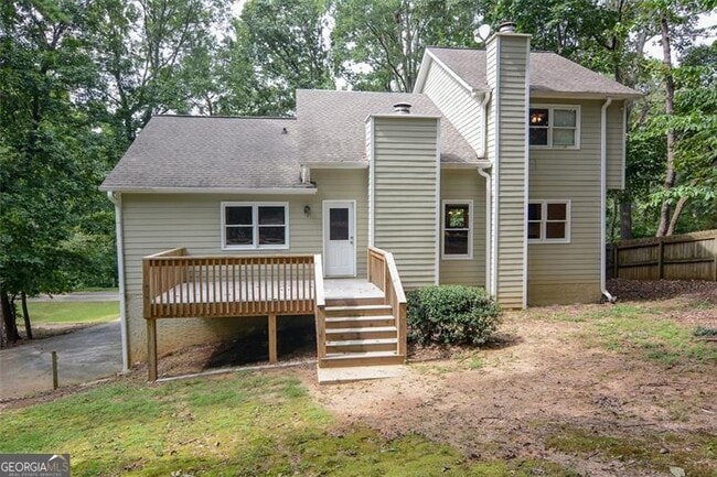 Building Photo - 639 Lakeshore Dr NW