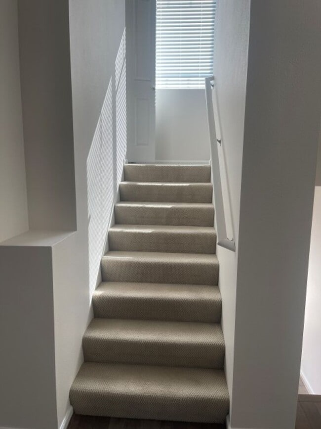 Building Photo - 3bd/2.5ba Lynnwood Townhome