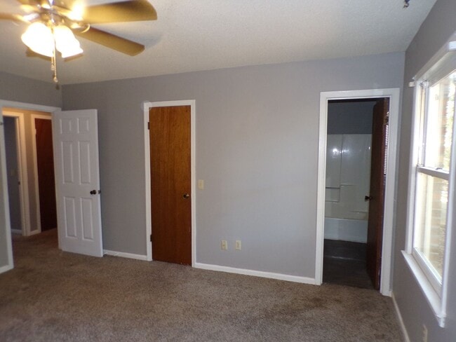 Building Photo - Foxhill Subdivision, East Emerald Drive, E...