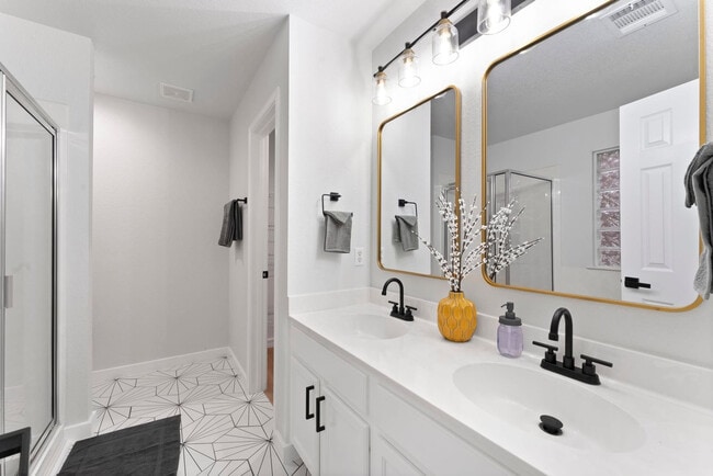 Building Photo - 313 Sweet Leaf Ln