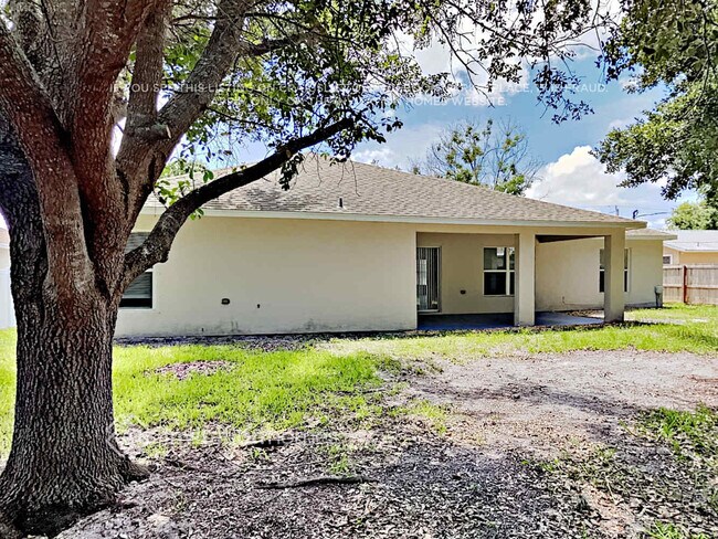 Building Photo - 3321 SW Savona Blvd