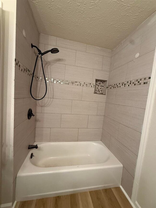 Building Photo - 917 W Wildwood Dr