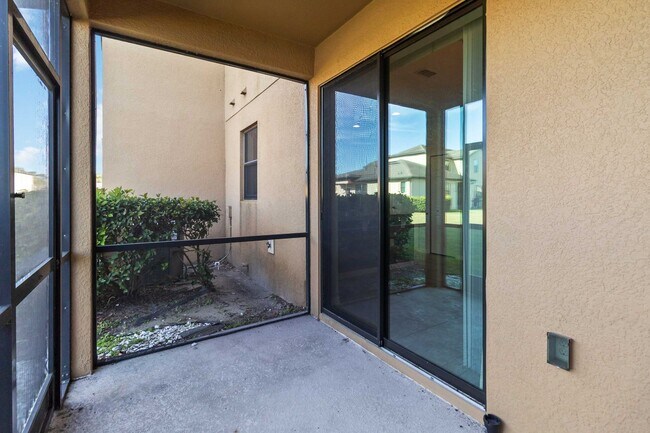 Building Photo - Bright & Stylish 3-Bedroom Townhome with Pond Views in Gated Seven Oaks