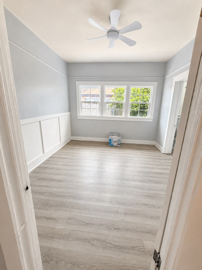 Building Photo - Private yard and parking, spacious updated interior. Don't miss out.