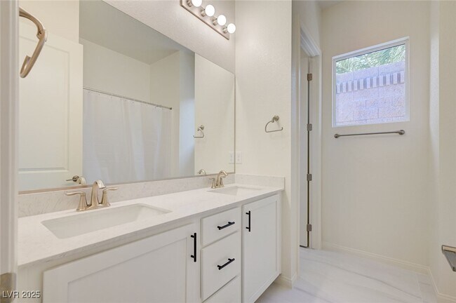 Building Photo - 555 Jerry Bird Ct