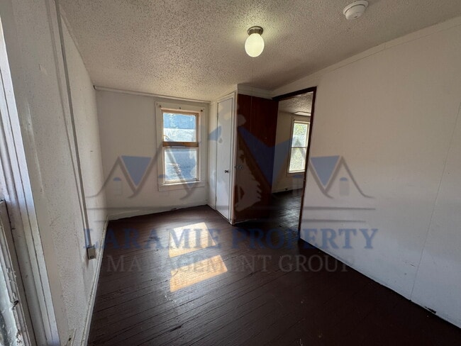 Building Photo - 2 bedroom + Office upstairs