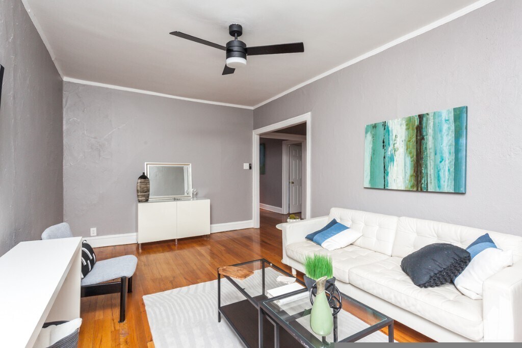 Building Photo - 637 W Cornelia Ave