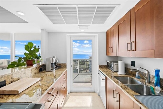 Building Photo - 2841 N Ocean Blvd