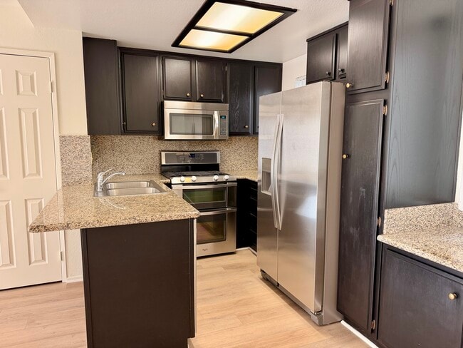 Building Photo - 10740 Lawler St