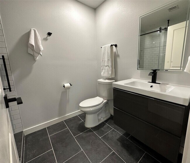 Building Photo - 8058 Longridge Dr