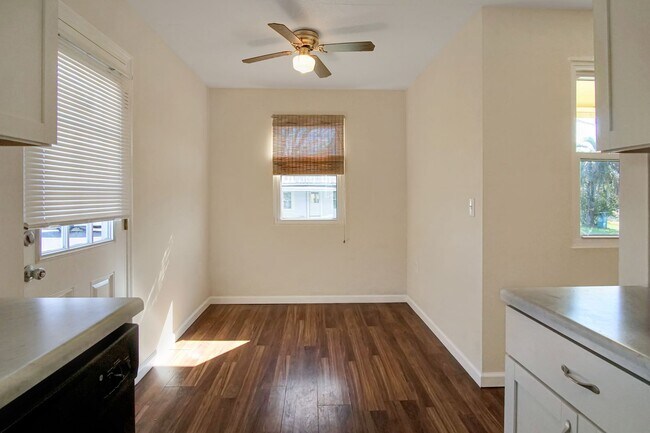 Building Photo - 3 bedroom 1 bath house in Midtown availabl...
