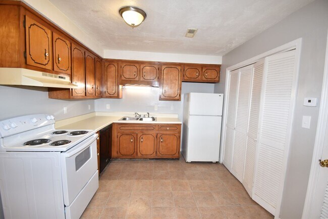 Building Photo - 103 Bennett Dr