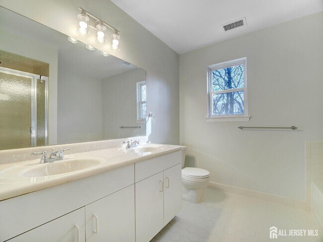 Building Photo - 9 Black Oak Ln