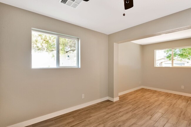 Building Photo - 5-Bedroom Tempe Home with Private Pool Near ASU Campus