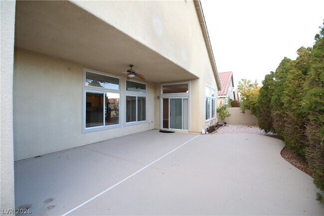 Building Photo - 1520 Vía Cassia