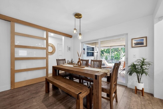 Building Photo - 976 SW 11th St