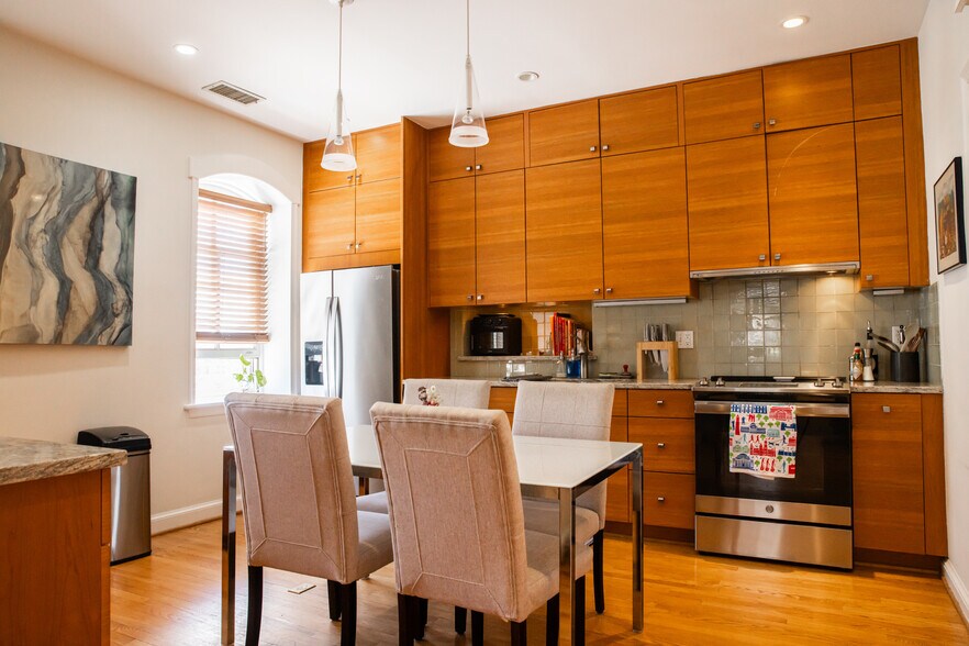 Building Photo - 1700 V St NW