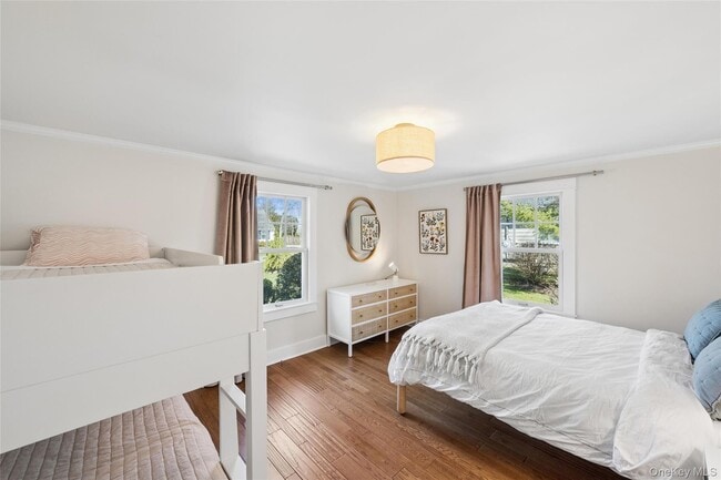 Building Photo - 250 Oak Rd