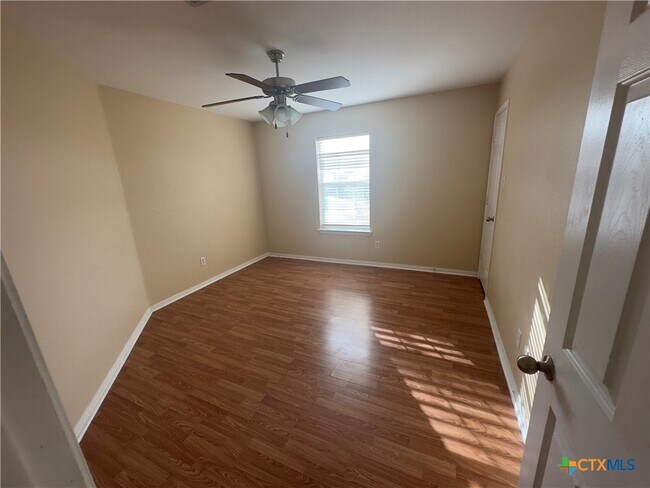 Building Photo - 2617 White Moon Dr