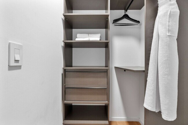 Building Photo - 398 NE 5th St