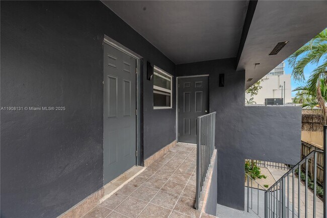 Building Photo - 421 SW 9th St