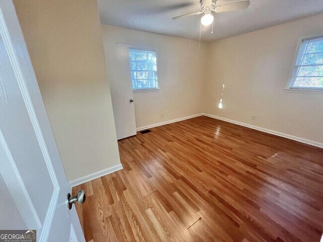 Building Photo - 1002 Level Creek Rd