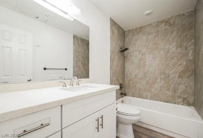 Building Photo - 1205 N Buffalo Dr