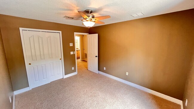 Building Photo - Charming 3-Bedroom Townhome in Oviedo – La...
