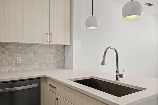 Building Photo - 6324 N Lamar Blvd