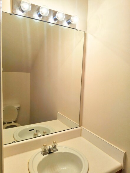 Building Photo - 5128 Brooke Lauren Ln