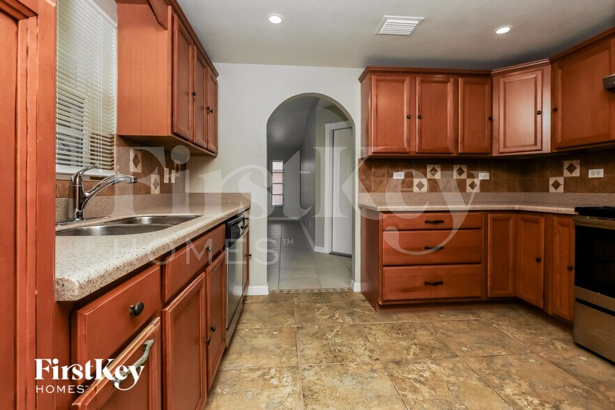 Building Photo - 241 SW 32nd Terrace