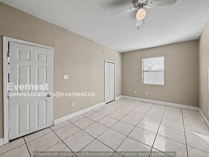 Building Photo - 913 Alecon Dr