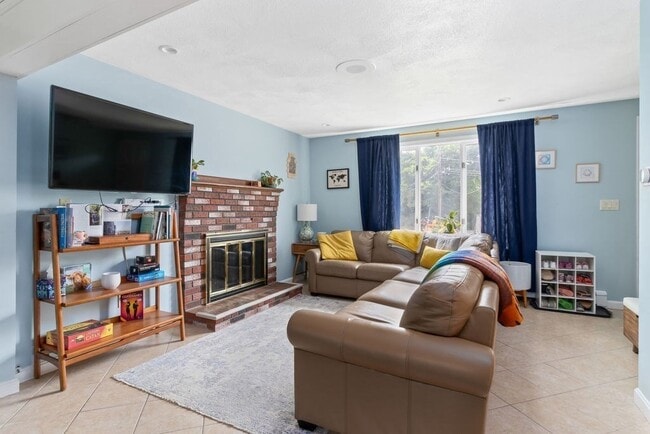 Building Photo - 36 Brookside Ave