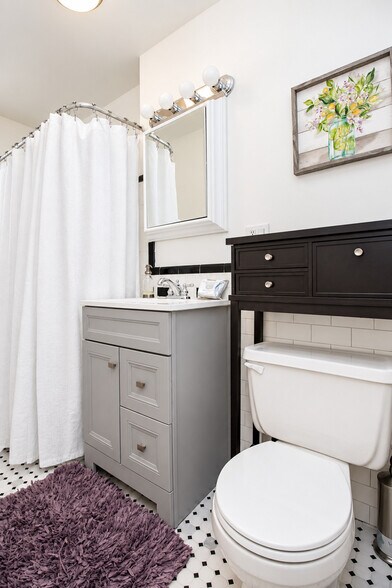 Building Photo - 183 Kent St
