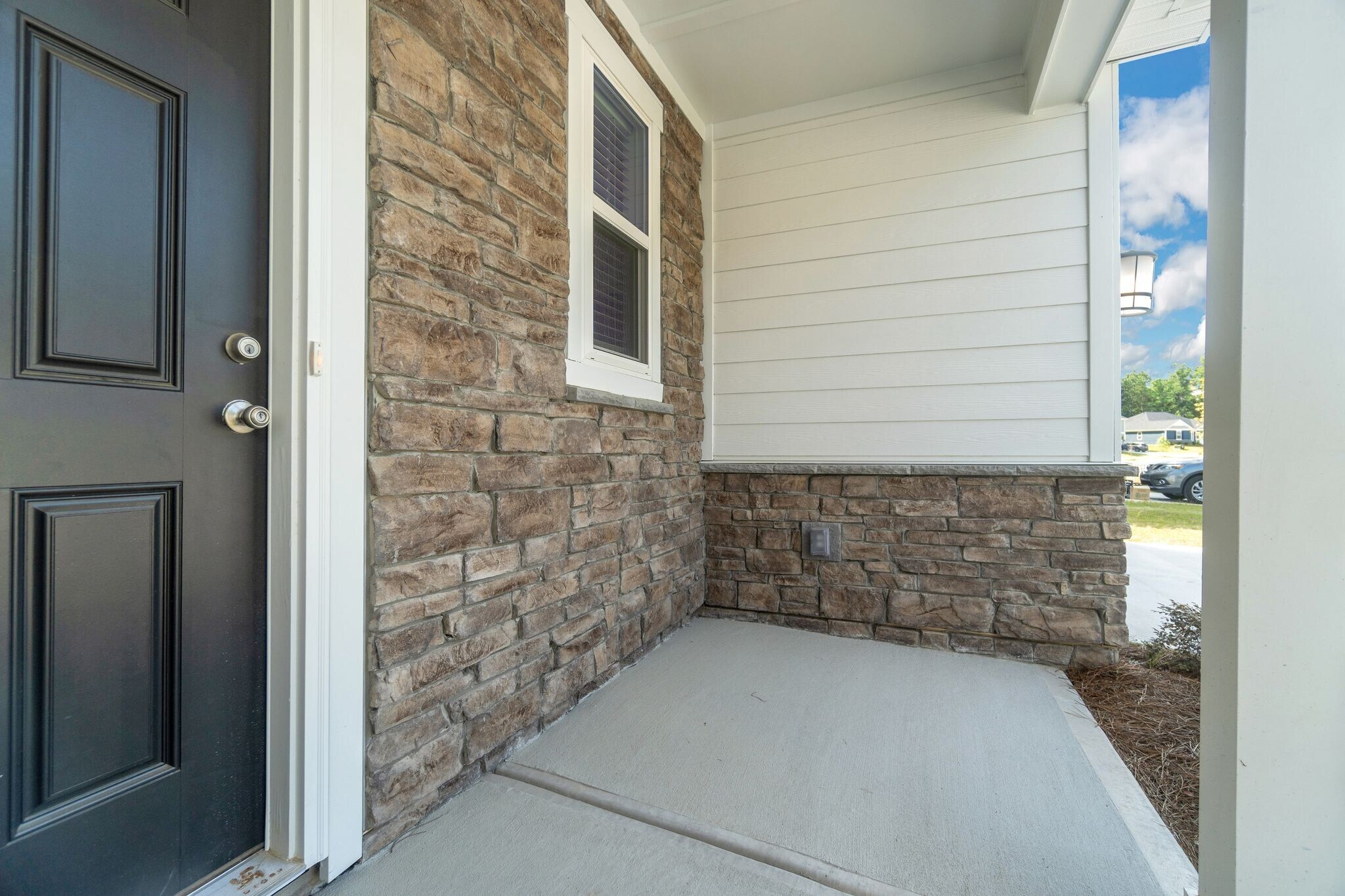 Building Photo - 12129 Rowan Hill Dr