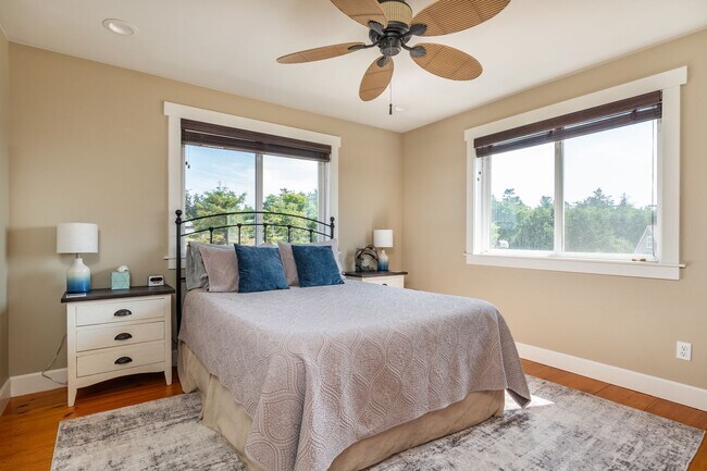 Building Photo - Spacious and Beautiful Home with Private Apartment!