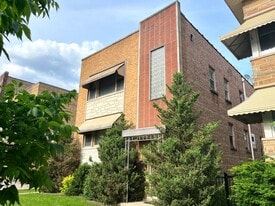 Building Photo - 1915 Oak Park Ave
