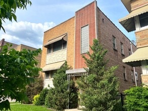 Building Photo - 1915 Oak Park Ave