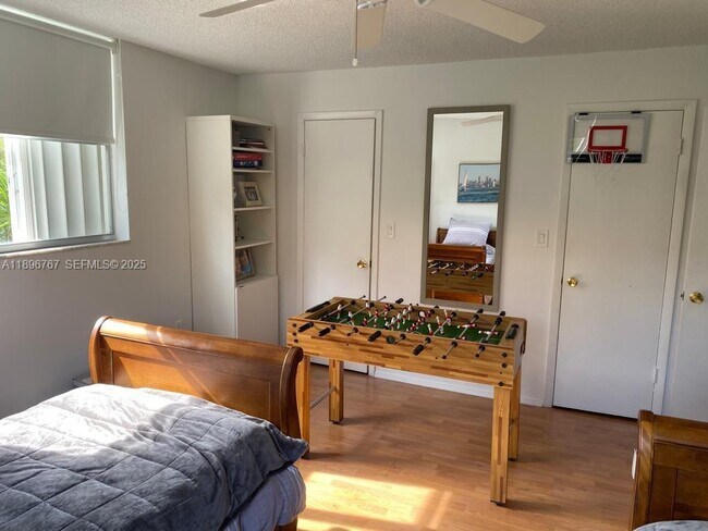 Building Photo - 210 Seaview Dr