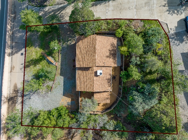 Building Photo - 2807 Willow Creek Rd
