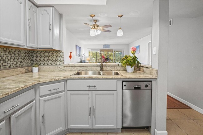 Building Photo - 1750 Belleair Forest Dr